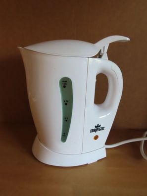 einfacher Wasserkocher klein 1 L weiß Majestic 850W