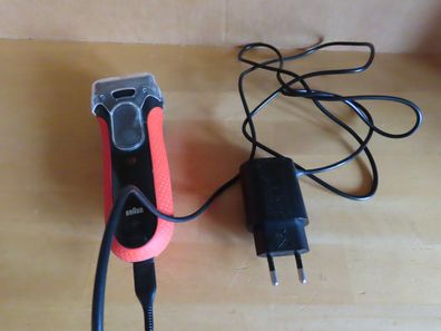 Rasieraperat rot schwarz S3 Braun 3030s mit Ladekabel