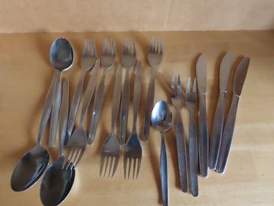 Besteckteile Konvolut Messer Gabel Löffel Vorlegegabel Teelöffel 16 Tlg