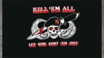Fahne Flagge Pirat Skull mit Barret Kill em all Flagge - 90 x 150 cm