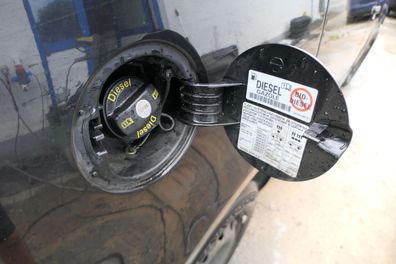 Skoda Roomster 5J Tankdeckel Deckel Tank Tankverschluß schwarz LF9R