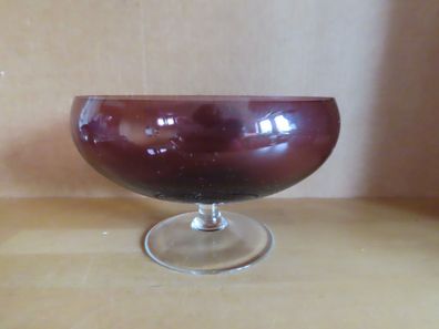 Schale Glas Bonboniere bordeaux auf klarem Fuß ca. 17 cm Ø