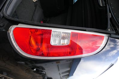 Roomster 5J original Rücklicht Rückleuchte Heckleuchte hinten rechts + Lampenträ