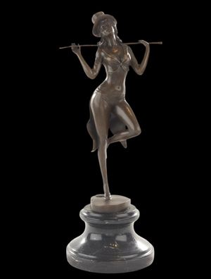 Bronzeskulptur Revue-Tänzerin mit Stock, Cabaret Paris, auf Marmorsockel Höhe 38,2 cm