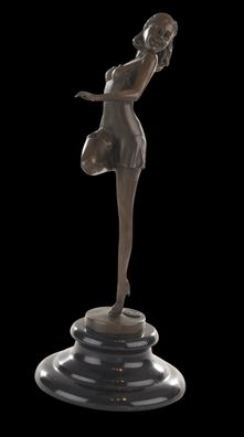 Bronzeskulptur Pin-up-Tänzerin, junge Frau im Kostüm, auf Marmorsockel, Höhe 28,8 cm