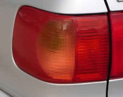 Audi 80 Limousine hinten links außen Rückleuchte original Rücklicht 8A0945217C