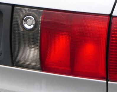 Audi 80 Limousine hinten rechts innen Rückleuchte original 8A0945094H Rücklicht