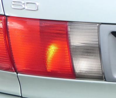 Audi 80 Limousine hinten links innen Rückleuchte original 8A0945093D Rücklicht