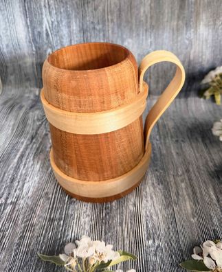 Bierkrug aus Holz