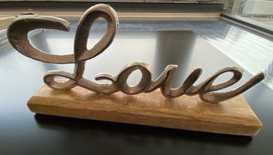 Schriftzug LOVE aus Metall auf Mangoholz (B/H/T) 26x12x5cm Deko Wohnen Holz
