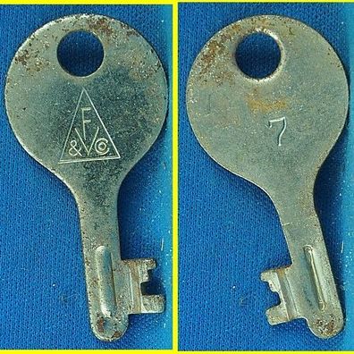 alter Flachschlüssel für Spardose / Sparschwein ca. 43 mm Schliessung 7