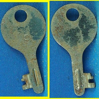 alter Flachschlüssel für Spardose / Sparschwein ca. 43 mm Schliessung 9