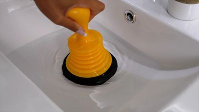 Mini-Saugpumpe 'Rohr-frei' für verstopfte Abflüsse ohne Chemie