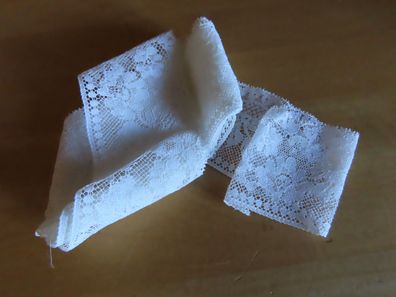 Borde Bordüre Band Geschengeband weiß Blumenmuster 5 cm breit ca. 1,9 m lang