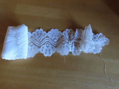 Borde Bordüre Band Geschengeband weiß Blumenmuster 8,5 cm breit ca. 2,3 m lang