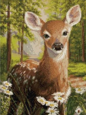 Süßes Reh im Wald