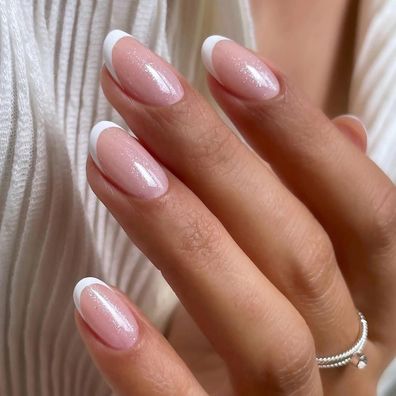 24 Stück Glitzer Nude Rosa Kurze Ovale Künstliche Nägel für Frauen