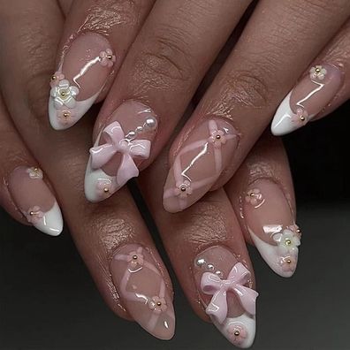 24 Stück Weiße Kurze Press on Nägel mit Blumenmuster-Fake Nails