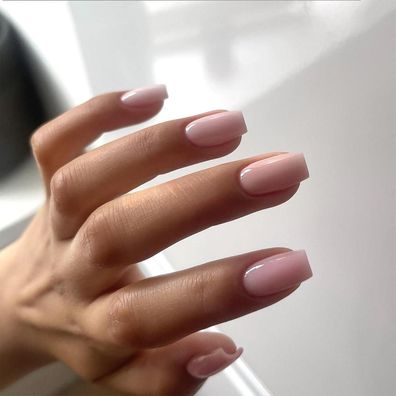 24 Nude Press on Nägel Mittelglänzend quadratisch Künstliche Maniküre