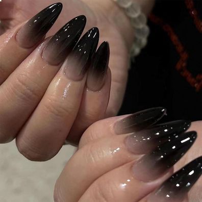 24 Stücke Schwarze Press On Nails Mittel Almond Gothic Ombre Stilettoände