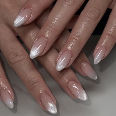 Justotry 24 Stk. Beige Nägel zum Aufkleben Kurz, Weiß Glitter Mandel Press on