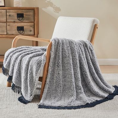 EMME Sherpa Kuscheldecke mit Quasten, flauschige Wohndecke, warm & leicht, Boho