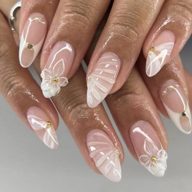 MouyouGlow Kurz Almond Weiß French 3D Blumen Floral Shell Stripe Pearl Design