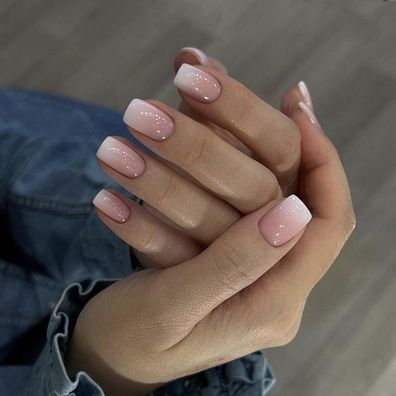 Ceboic 24 Stk. Kurz Eckig French Tip Kunstnägel Nude Rosa Farbverlauf mit