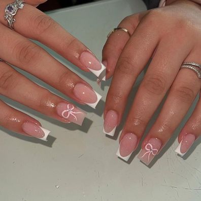 24 Stück French Bow Falsche Nägel zum Aufkleben Kit - Full Cover Press on Nails