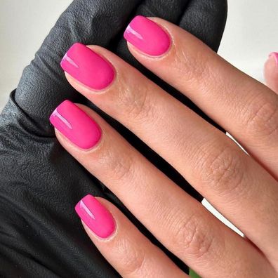 MouyouGlow Kurz Press on Nails Squoval Neon Rosa Glossy Kunstnägel mit