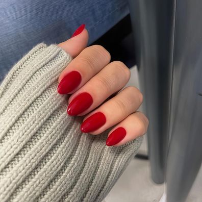 KQueenest Rot Press On Nails Kurz Mandel - Glänzende Gel Kunstnägel zum