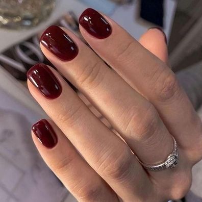 MouyouGlow Kurz Press on Nails Dunkel Rot Glossy Kunstnägel mit Nagelkleber AZ14