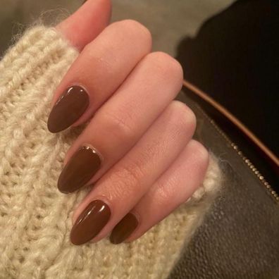 KQueenest Hell Braun Press On Nails Kurz, Runde Acryl Fake Nails zum Aufkleben