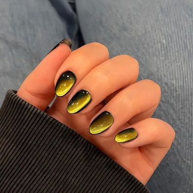 KQueenest Kurz Oval Schwarz Gold Cat Eye Gel Press on Nails, Mandel Goth Fake