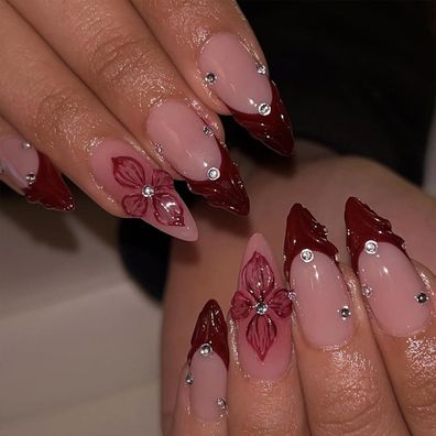 Calkkrer Rote Französische Press On Nails Mittel, Mandelförmig mit 3D Blumen