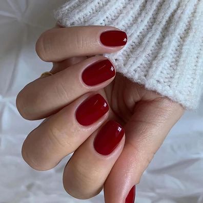 MouyouGlow Kurz Squoval Burgundisch Rot Glossy Kunstnägel mit Nagelkleber