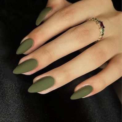 KQueenest Oliv Grün Press On Nails Mittel Mandel - Matt Gel Full Cover