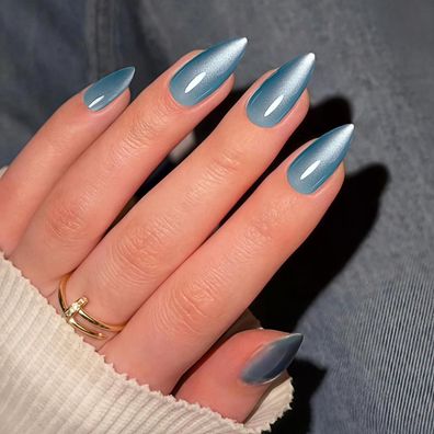 KQueenest Cateye Press On Nails: 30 Stück Glitzer Baby Blau Mandel Kunstnägel