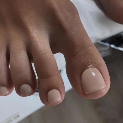 KQueenest Beige Zehennägel zum Aufdrücken Kurz Quadratisch, Natürliche Acryl