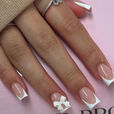 Ceboic 24 Stück Rosa Weiß French Press on Nails Kurz Square Nägel zum Aufkleben