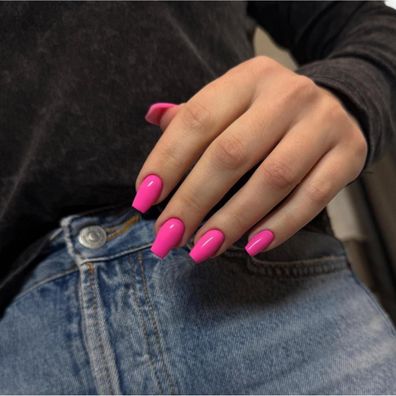 KQueenest Heiß Rosa Press On Nails Mandel Kurz Ballerina, 24 Stück Jelly-Gel