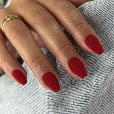 KQueenest Matt Rote Press On Nails Mandel Kurz Ballerina Sarg Nägel zum