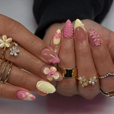 MouyouGlow Kurz Almond Rosa French 3D Blumen Floral Water Rib Design Y2k Fake
