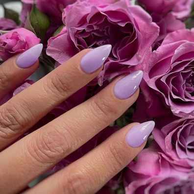 KQueenest 30x Lavendel Press On Nails Kurz Mandel - Glänzende Gel Kunstnägel