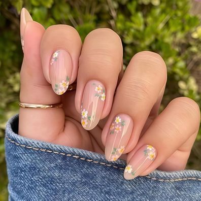 AstraGlam 24 Stück Press on Nails Rosa mit Gänseblümchenmuster, Mittel Lang