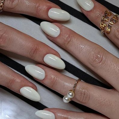 Ceboic 24 Stück Beige Mandel Press on Nails zum Aufkleben - Einfarbig French