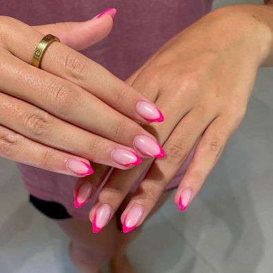 KQueenest Soft Gel French Tip Press On Nails - 30 Stück Kurz Mandel Heiß Rosa