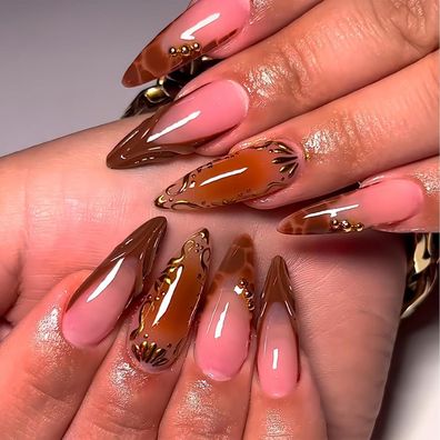Nymora Press on Nägel 24 Stück 3D Orangenblumen Mandel French Tip mit Gold