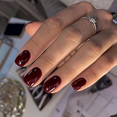 KQueenest Kurz Press on Nails mit Kleber - Sheer Weinrote Eckige Fake Nails