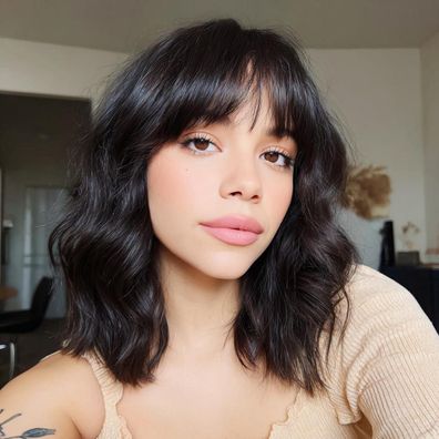 SeclitWu Schwarze Welle Perücke mit Bangs für Frauen, mittlere Länge